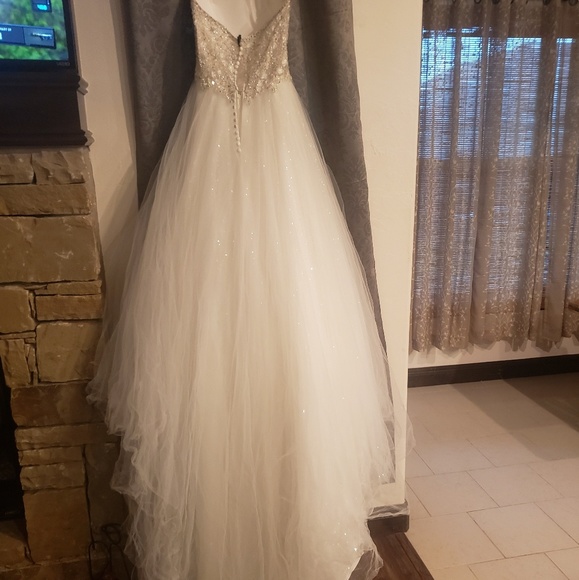Wedding dress by Morilee Madeline Gardner - Picture 4 of 7